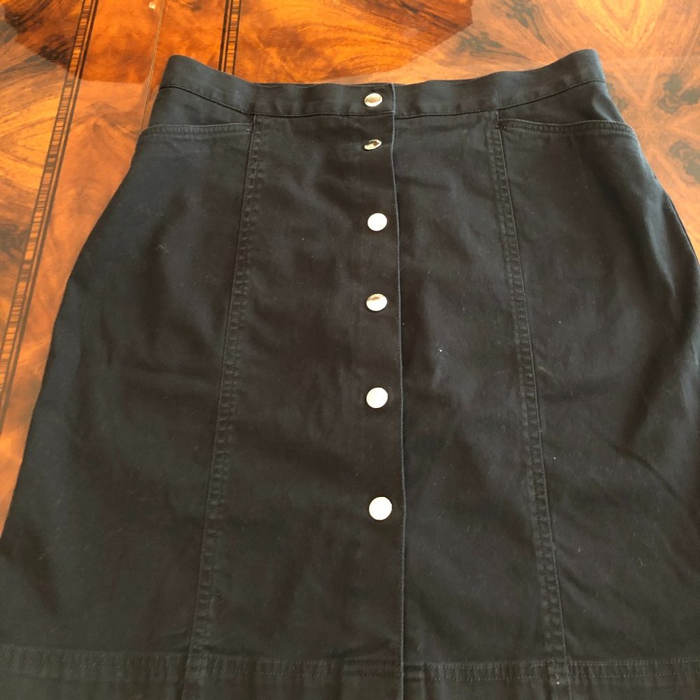 Jones New York Signature Black Button Down Skirt